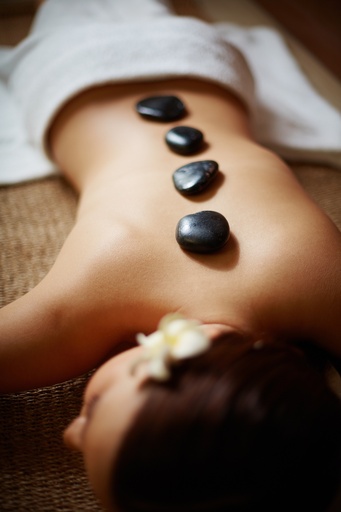 Massage aux pierres chaudes